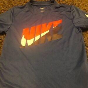 Boys size 7 Nike dri-fit shirt..